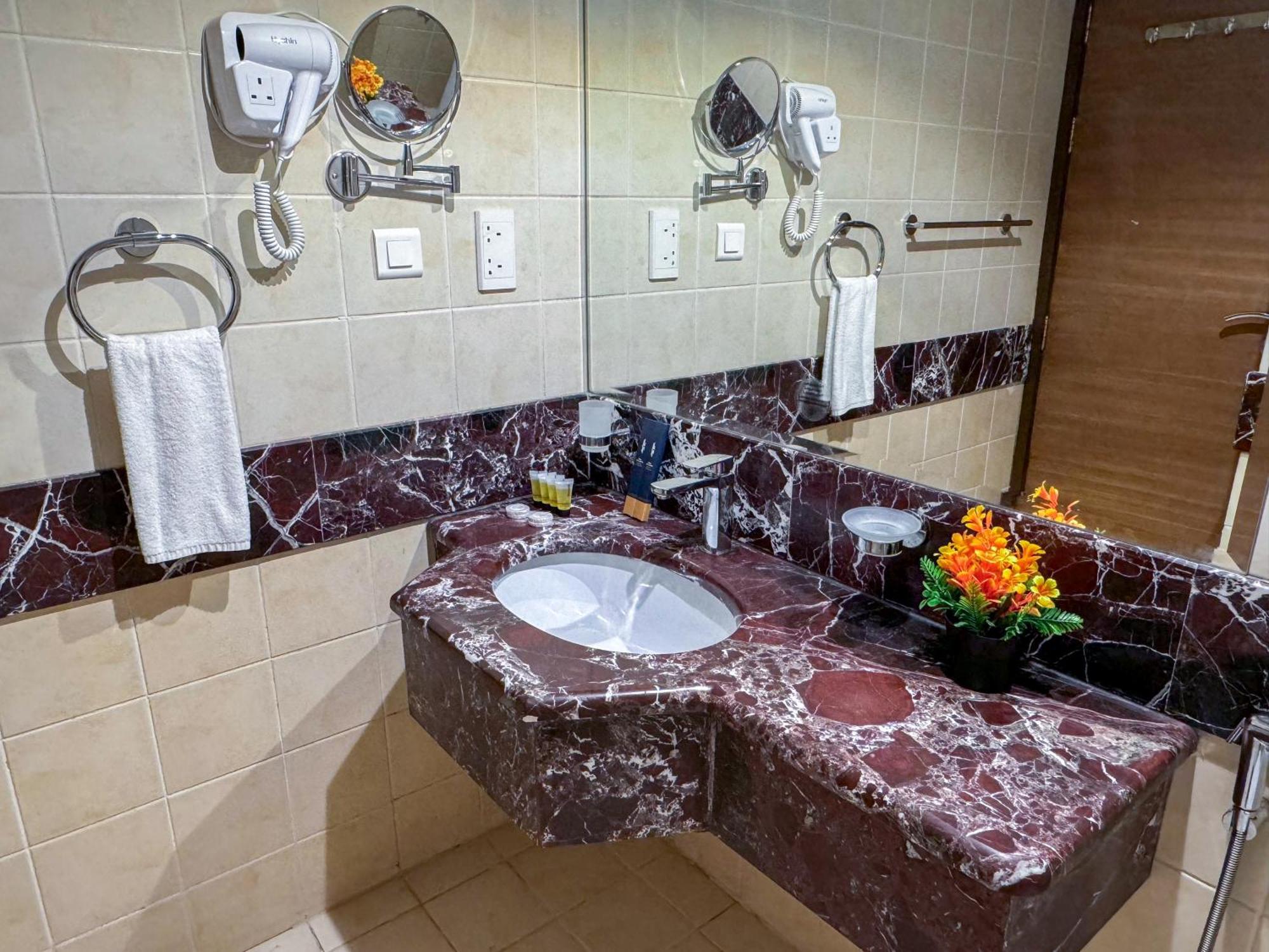 Rabwat Al Safwah Golden Hotel Medina Kültér fotó